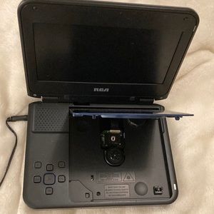 RVA Portable DVD ZS player